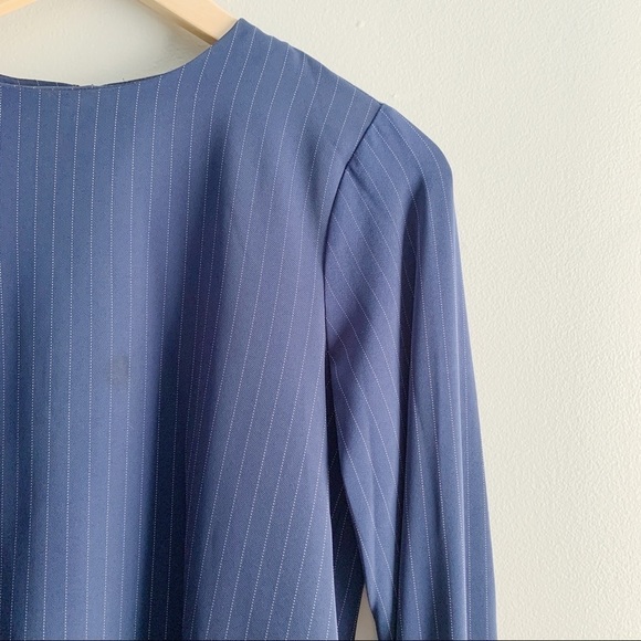J.O.A Los Angeles • Pinstripe Bell Sleeves‎ Tie Wrist Top in Navy Blue, Size XS - Picture 4 of 11